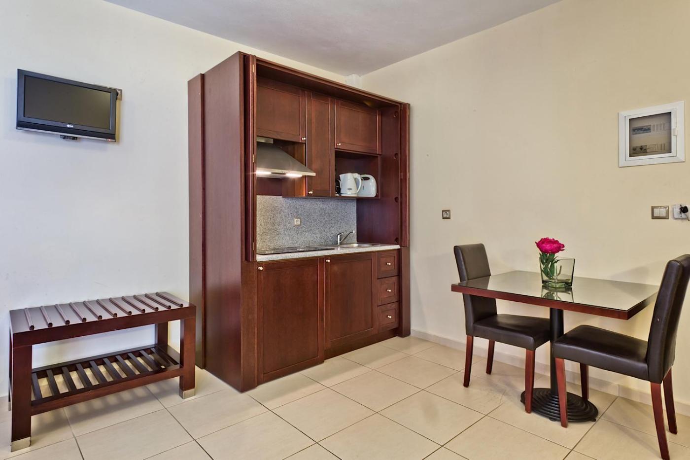 קרפאטוס Socrates Hotel Apartments מראה חיצוני תמונה