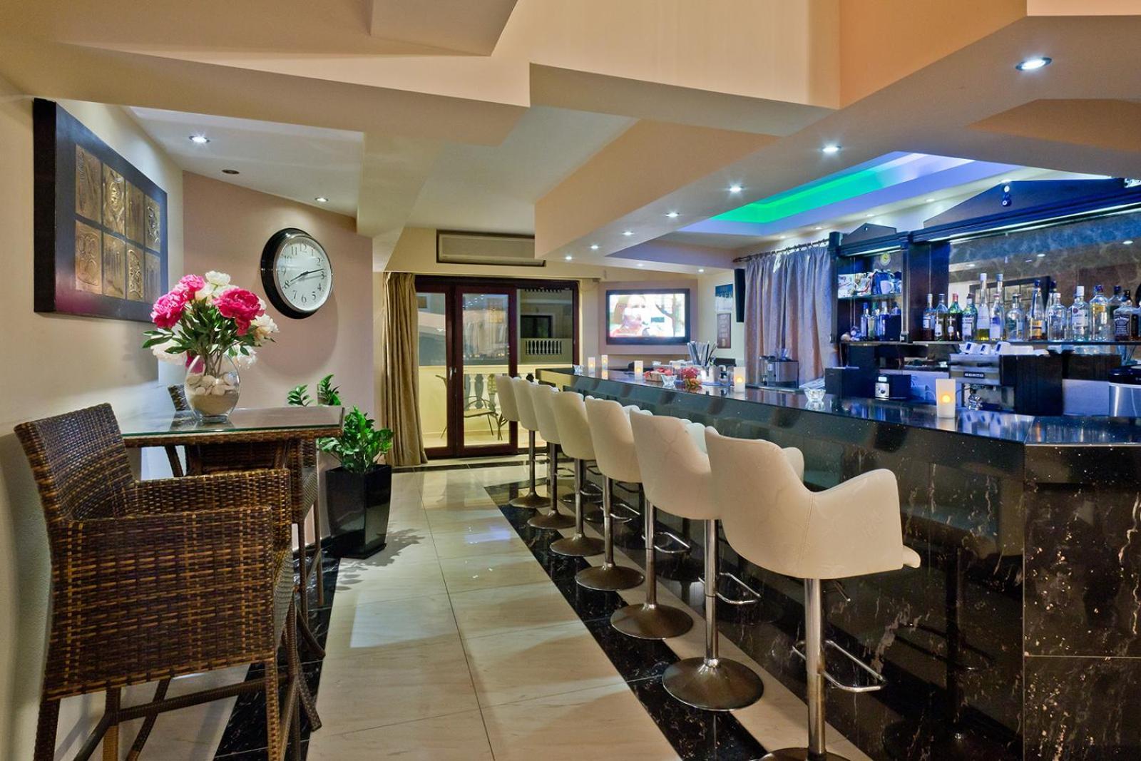 קרפאטוס Socrates Hotel Apartments מראה חיצוני תמונה